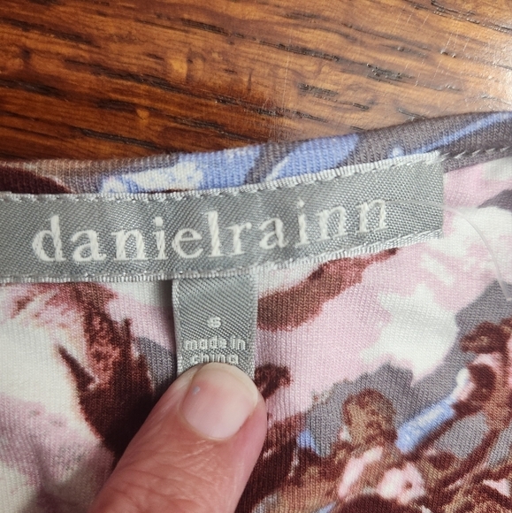 Stitch Fix Daniel Rainn Branwen knit top size Small NWT gray floral - Picture 8 of 11